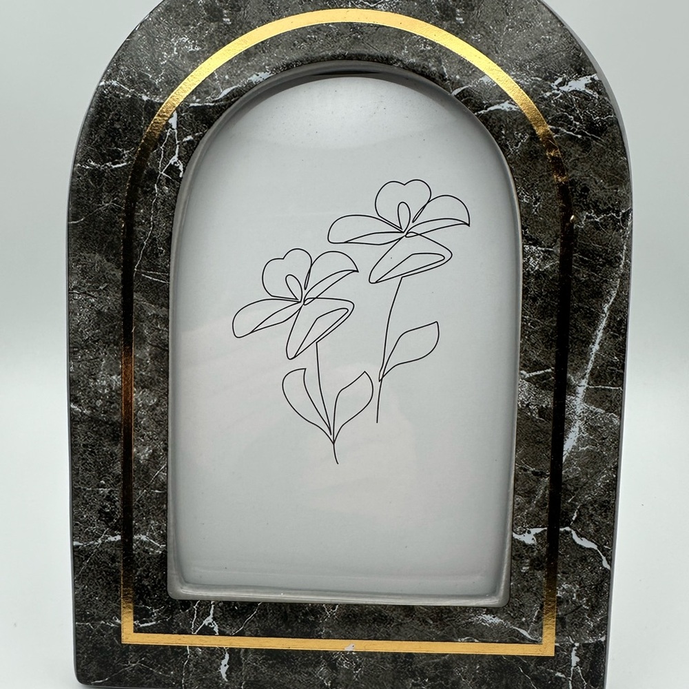 Black and Gold 4x6” Ceramic Photo Frame - Picture 3 of 4